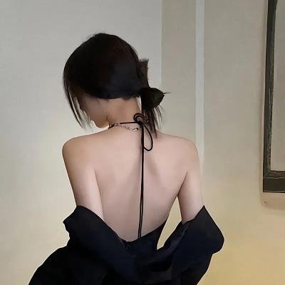 有秘密的她